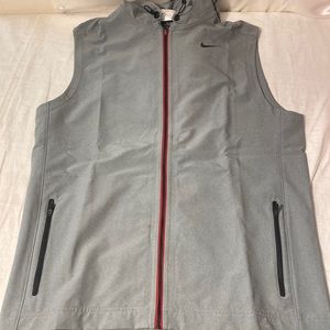 NIKE men’s grey color sleeveless jacket used